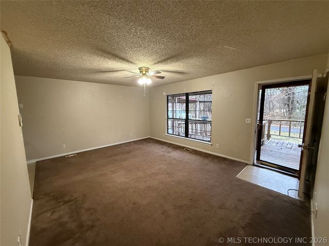 205 W Ragan Street, Henryetta, OK 74437