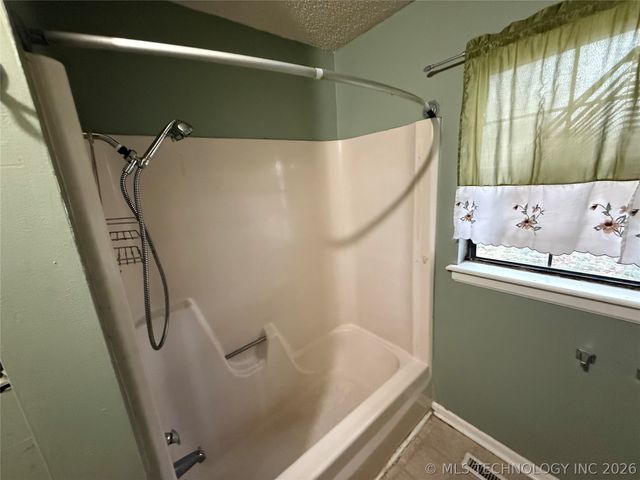 205 W Ragan Street, Henryetta, OK 74437