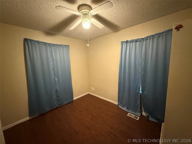 205 W Ragan Street, Henryetta, OK 74437