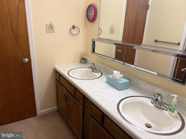 146 VILLAGE DR, Boyertown, PA 19512