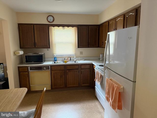 146 VILLAGE DR, Boyertown, PA 19512