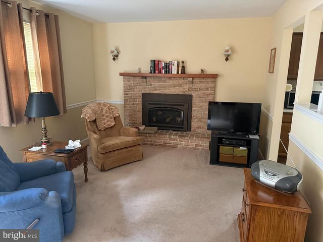 146 VILLAGE DR, Boyertown, PA 19512