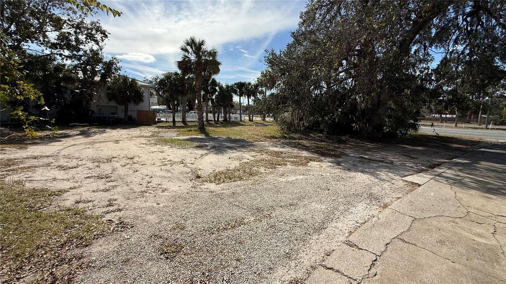 Image 2 of property listing at 1199 N DIXIE FREEWAY, New Smyrna Beach, FL 32168