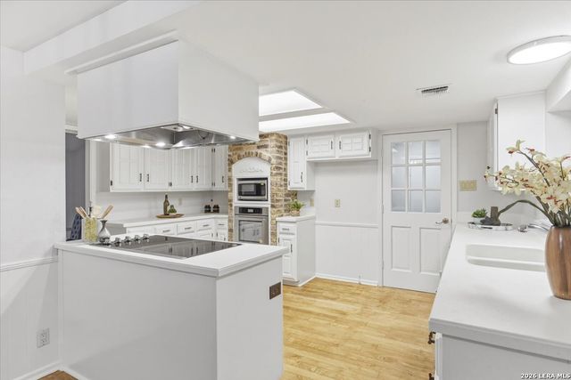 15807 Wilderness Pkwy, San Antonio, TX 78232