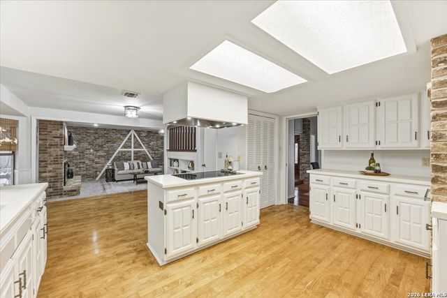 15807 Wilderness Pkwy, San Antonio, TX 78232