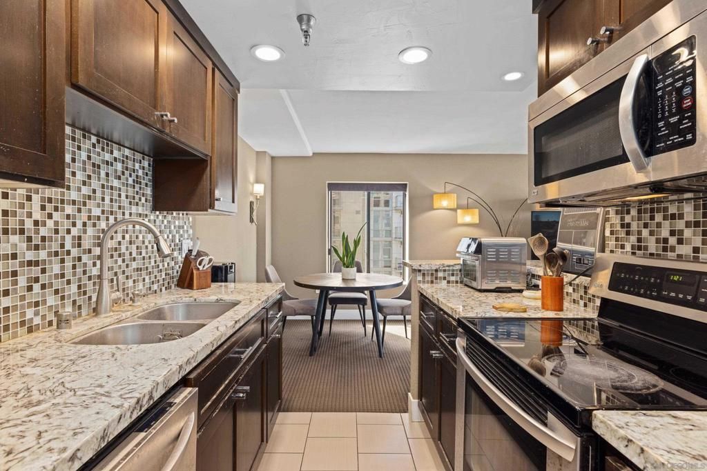 Image 9 of property listing at 1333 8th Ave 705, San Diego, CA 92101
