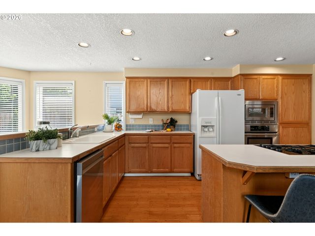 17937 Nw ANASTASIA Dr, Portland, OR 97229