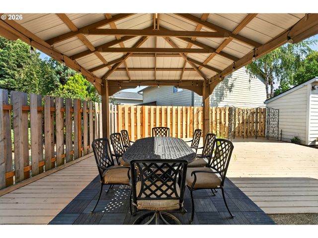 17937 Nw ANASTASIA Dr, Portland, OR 97229