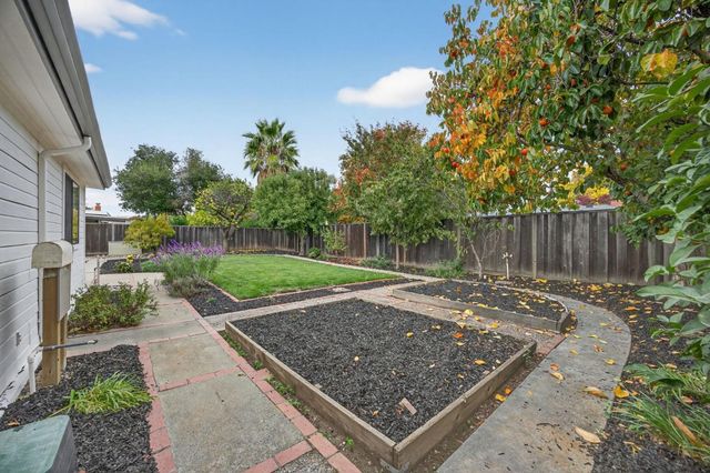 866 Stonehurst Way, Campbell, CA 95008