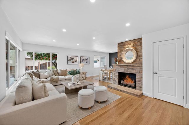 866 Stonehurst Way, Campbell, CA 95008