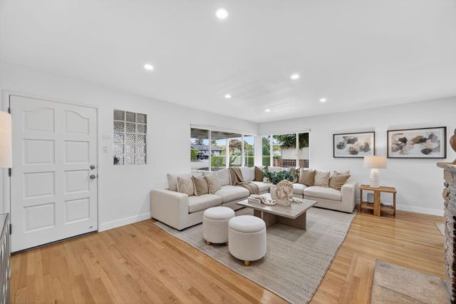 866 Stonehurst Way, Campbell, CA 95008