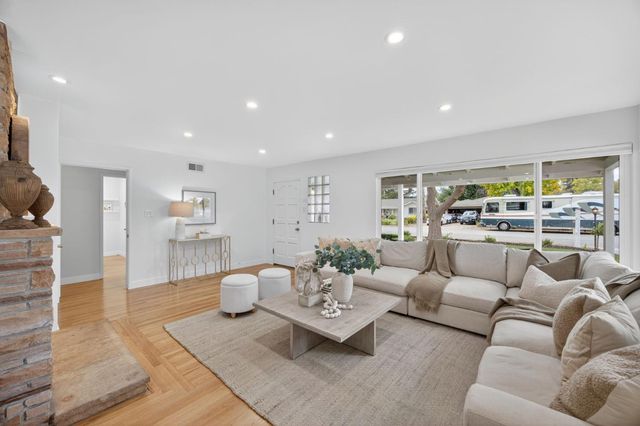 866 Stonehurst Way, Campbell, CA 95008