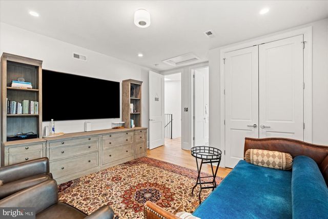2610 GARFIELD ST NW, Washington, DC 20008