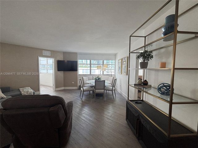 905 Brickell Bay Drive 1124, Miami, FL 33131