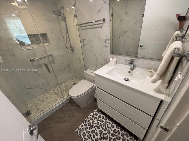 905 Brickell Bay Drive 1124, Miami, FL 33131