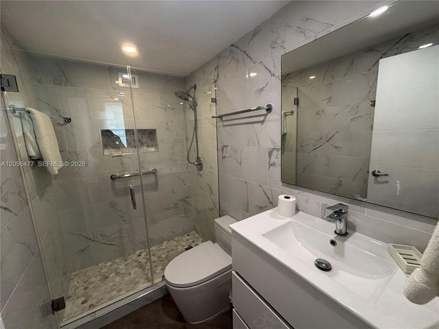 905 Brickell Bay Drive 1124, Miami, FL 33131