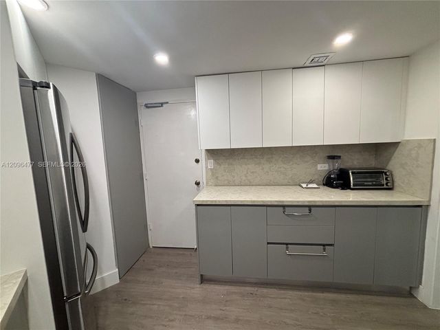 905 Brickell Bay Drive 1124, Miami, FL 33131