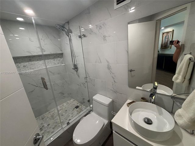 905 Brickell Bay Drive 1124, Miami, FL 33131