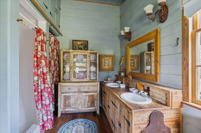 207 Bauer Rummel Road, Round Top, TX 78954