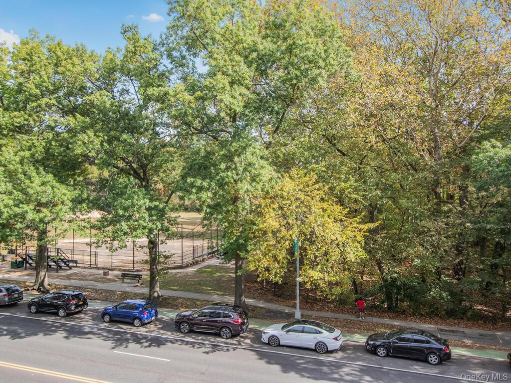 6535 Broadway 3F, Bronx, NY 10471