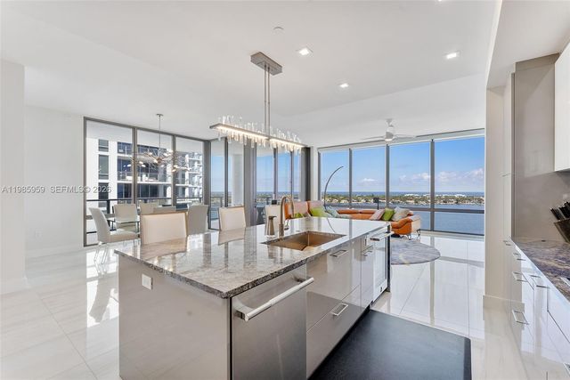 3 Water Club Way 1401, North Palm Beach, FL 33408