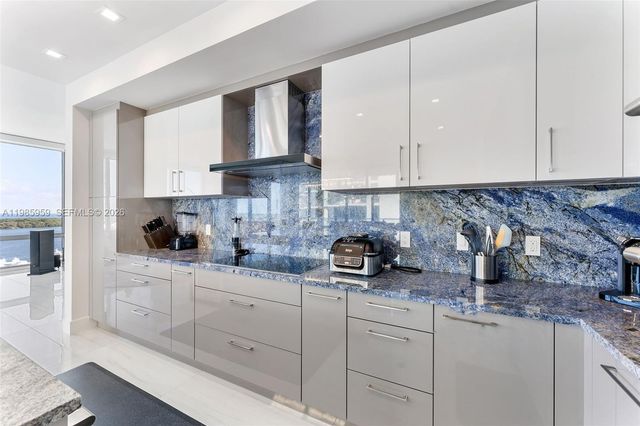 3 Water Club Way 1401, North Palm Beach, FL 33408