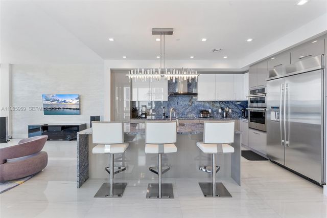 3 Water Club Way 1401, North Palm Beach, FL 33408