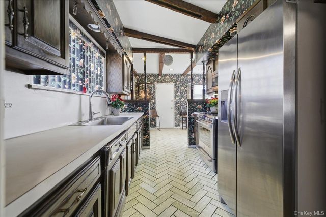 360 Raymond Street, Rockville Centre, NY 11570