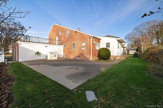 360 Raymond Street, Rockville Centre, NY 11570