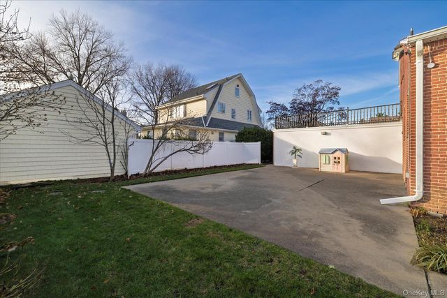 360 Raymond Street, Rockville Centre, NY 11570