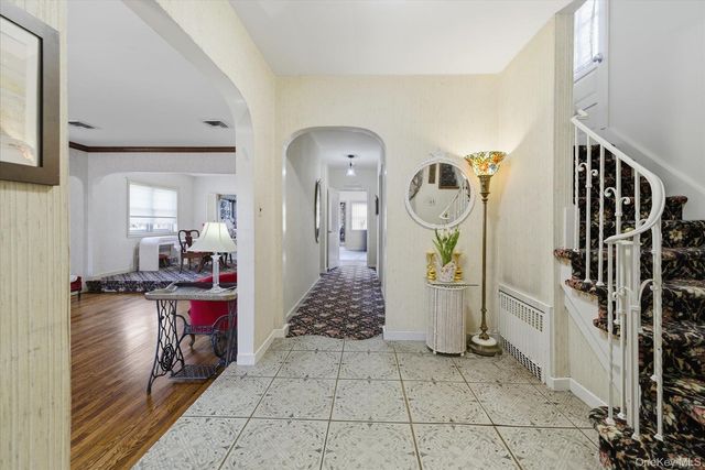 360 Raymond Street, Rockville Centre, NY 11570