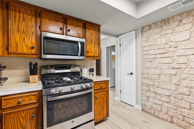 404 Innwood DR, Georgetown, TX 78628