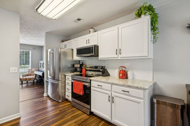 160 Waters Edge Ln, Hendersonville, TN 37075