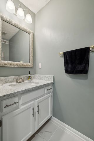 160 Waters Edge Ln, Hendersonville, TN 37075