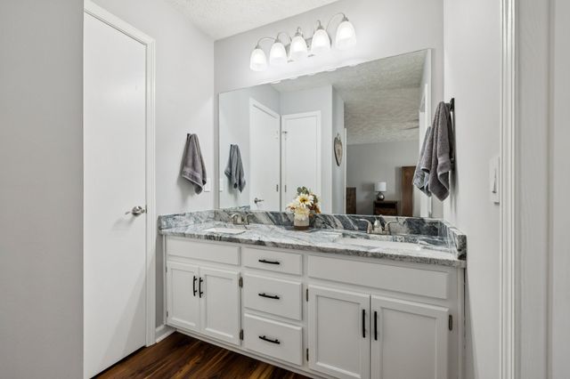 160 Waters Edge Ln, Hendersonville, TN 37075