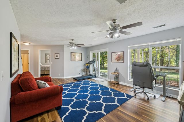 160 Waters Edge Ln, Hendersonville, TN 37075