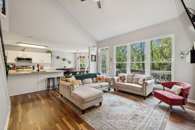 160 Waters Edge Ln, Hendersonville, TN 37075