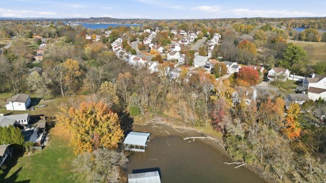 160 Waters Edge Ln, Hendersonville, TN 37075