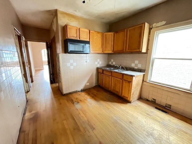 5626 S Maplewood Avenue, Chicago, IL 60629