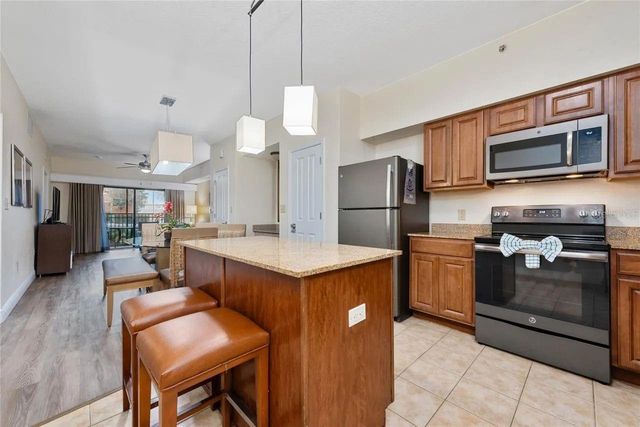 12527 FLORIDAYS RESORT DRIVE E-103, Orlando, FL 32821