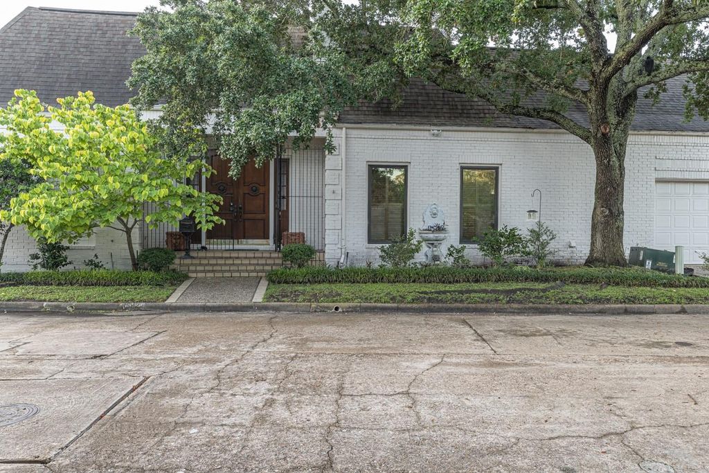 9682 Longmont Drive, Houston, TX 77063