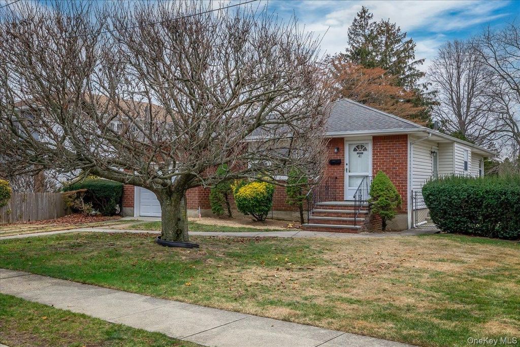 41 Meade Avenue, Bethpage, NY 11714