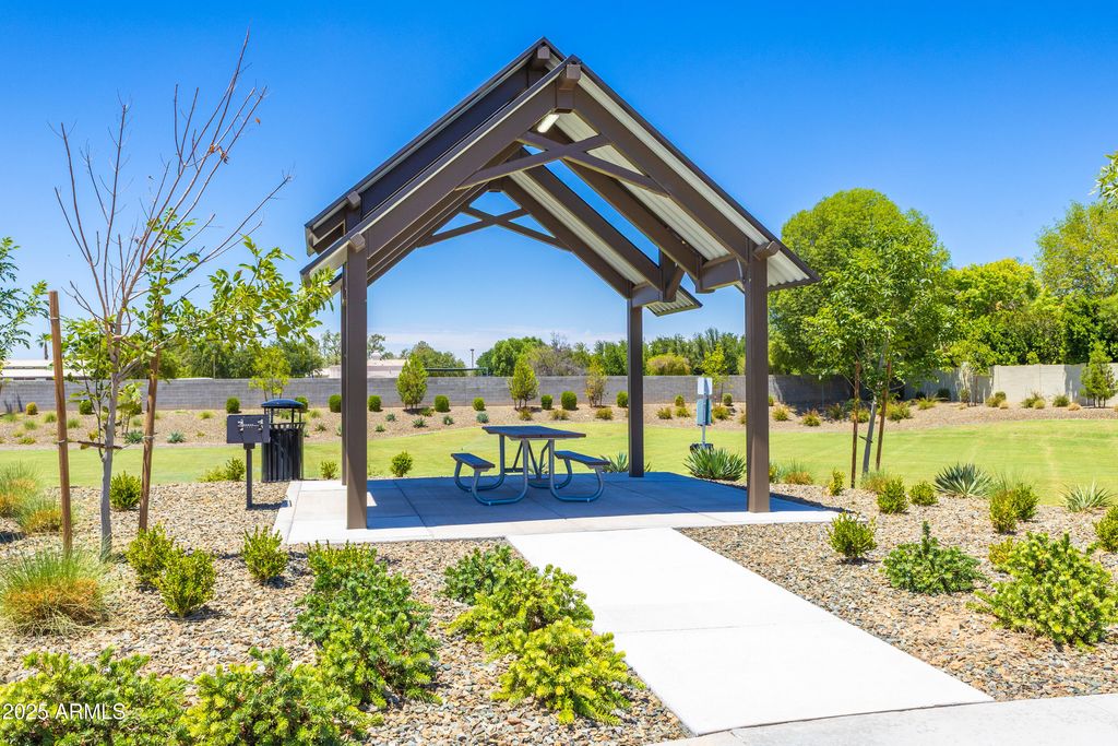 Image 10 of property listing at 7569 W Evans Drive, Peoria, AZ 85381