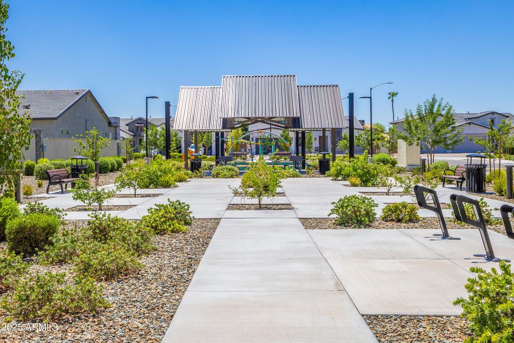 Image 12 of property listing at 7569 W Evans Drive, Peoria, AZ 85381