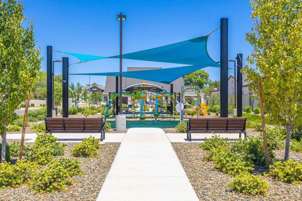 Image 13 of property listing at 7569 W Evans Drive, Peoria, AZ 85381