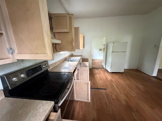 215 Heath Street, Cleburne, TX 76031