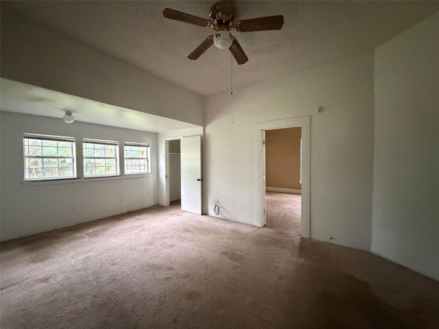 215 Heath Street, Cleburne, TX 76031