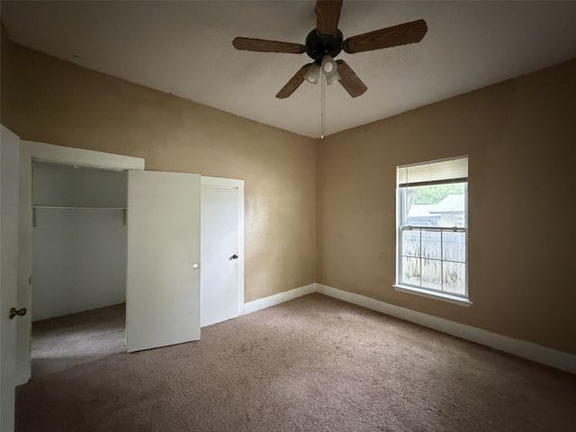 215 Heath Street, Cleburne, TX 76031