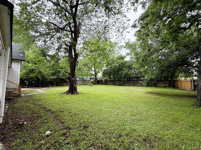 215 Heath Street, Cleburne, TX 76031