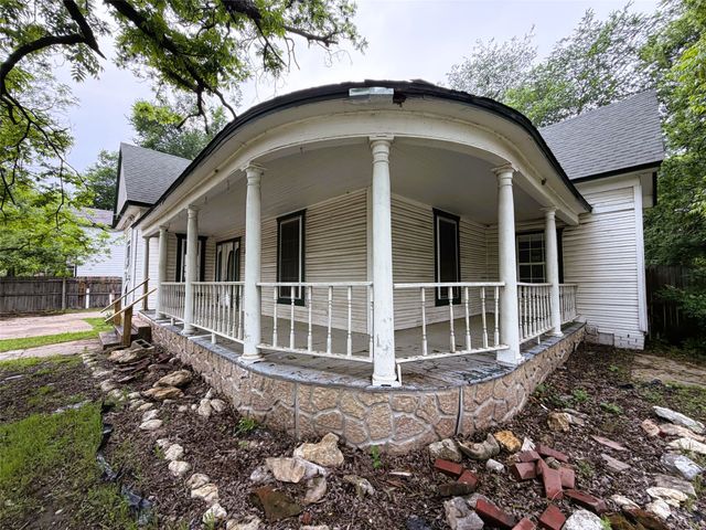 215 Heath Street, Cleburne, TX 76031